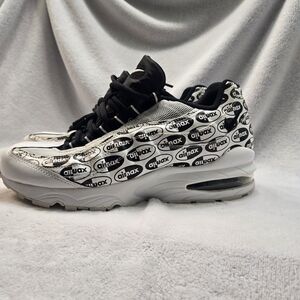 Nike Kids Sneakers - Black and White Air Max